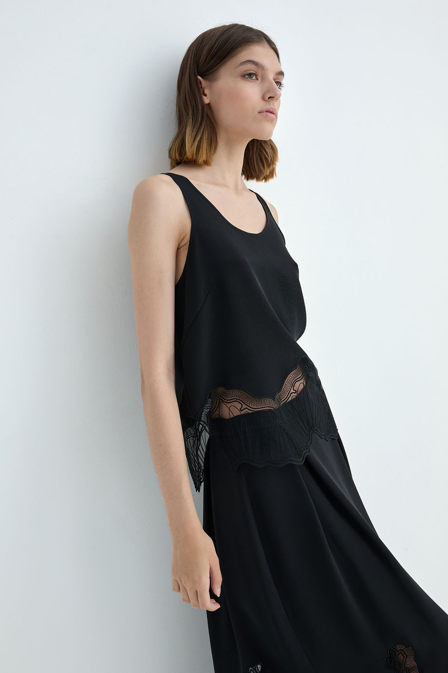 Блуза-топ на широких лямках с вышивкой