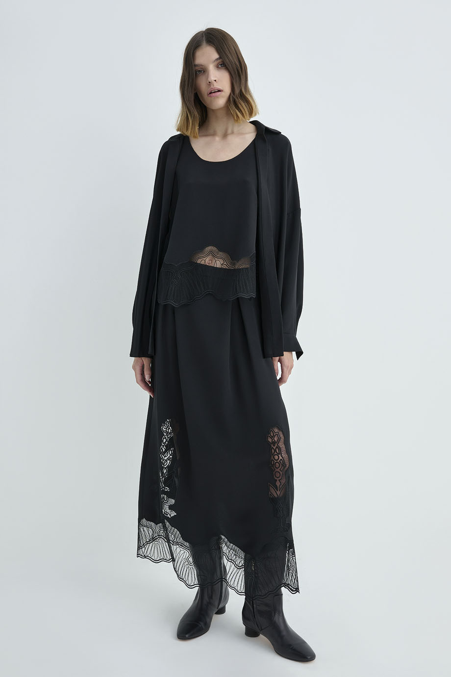 Блуза-топ на широких лямках с вышивкой